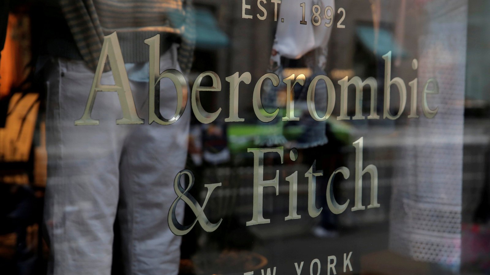 The Timeless Style Secrets of Abercrombie & Fitch: A Must-Read Guide for Fashion Enthusiasts!