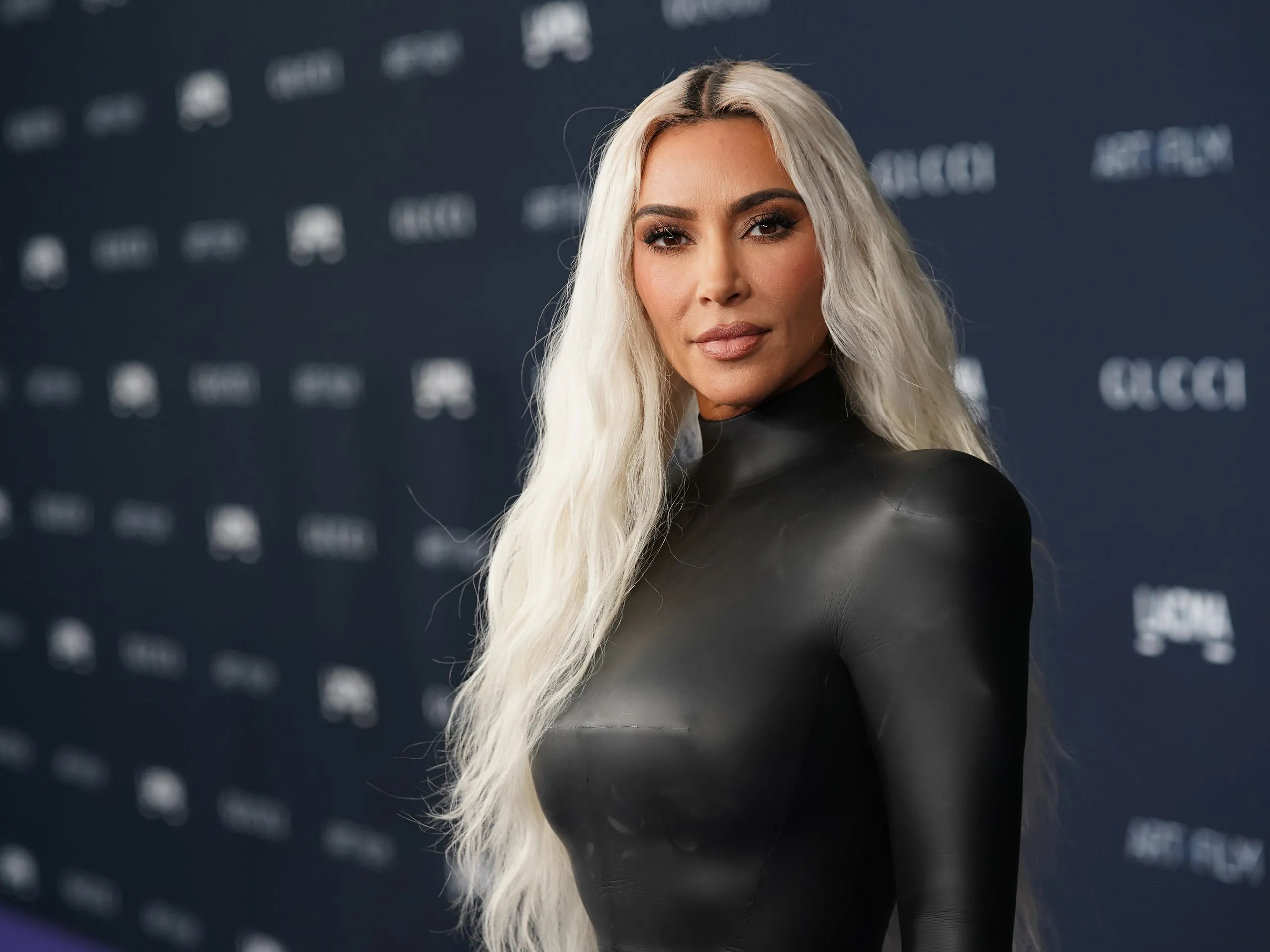 Unveiling the ‘Apres Girl’: Kim Kardashian’s Revolutionary Update to ‘Cold Girl’ Makeup