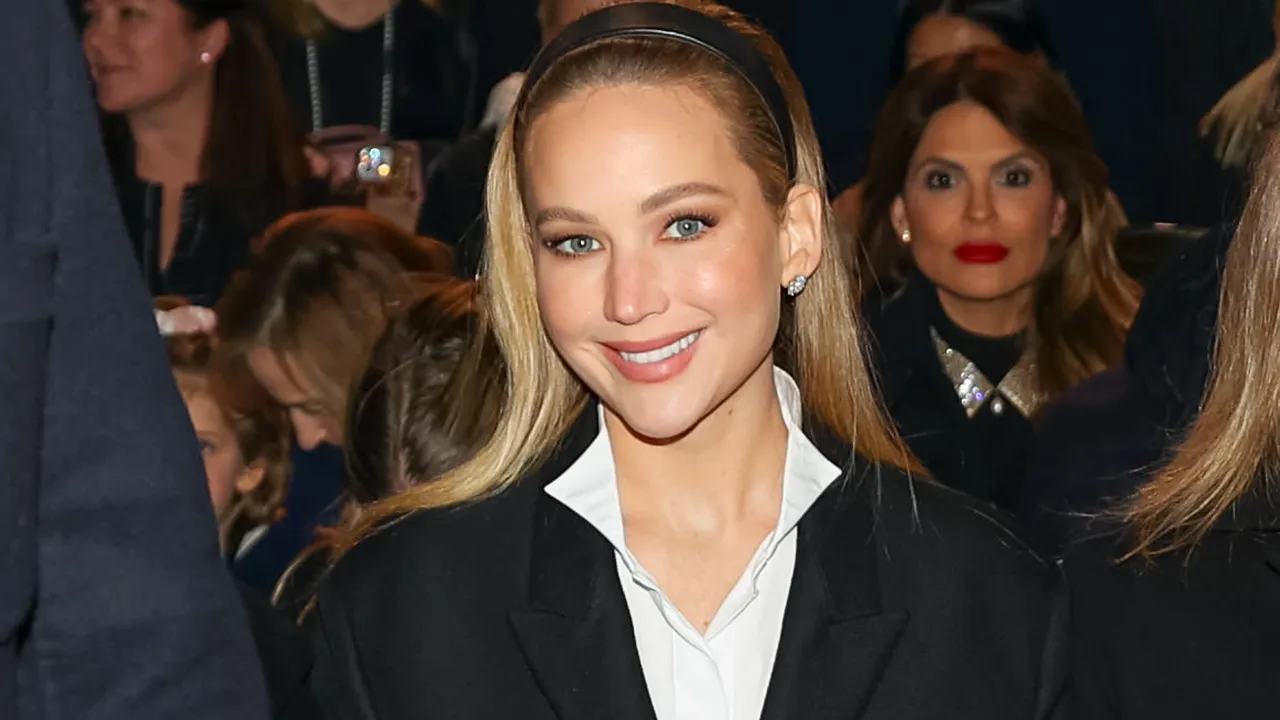 Jennifer Lawrence’s Holiday-Inspired Latte Makeup Look is Redefining Beauty Standards!