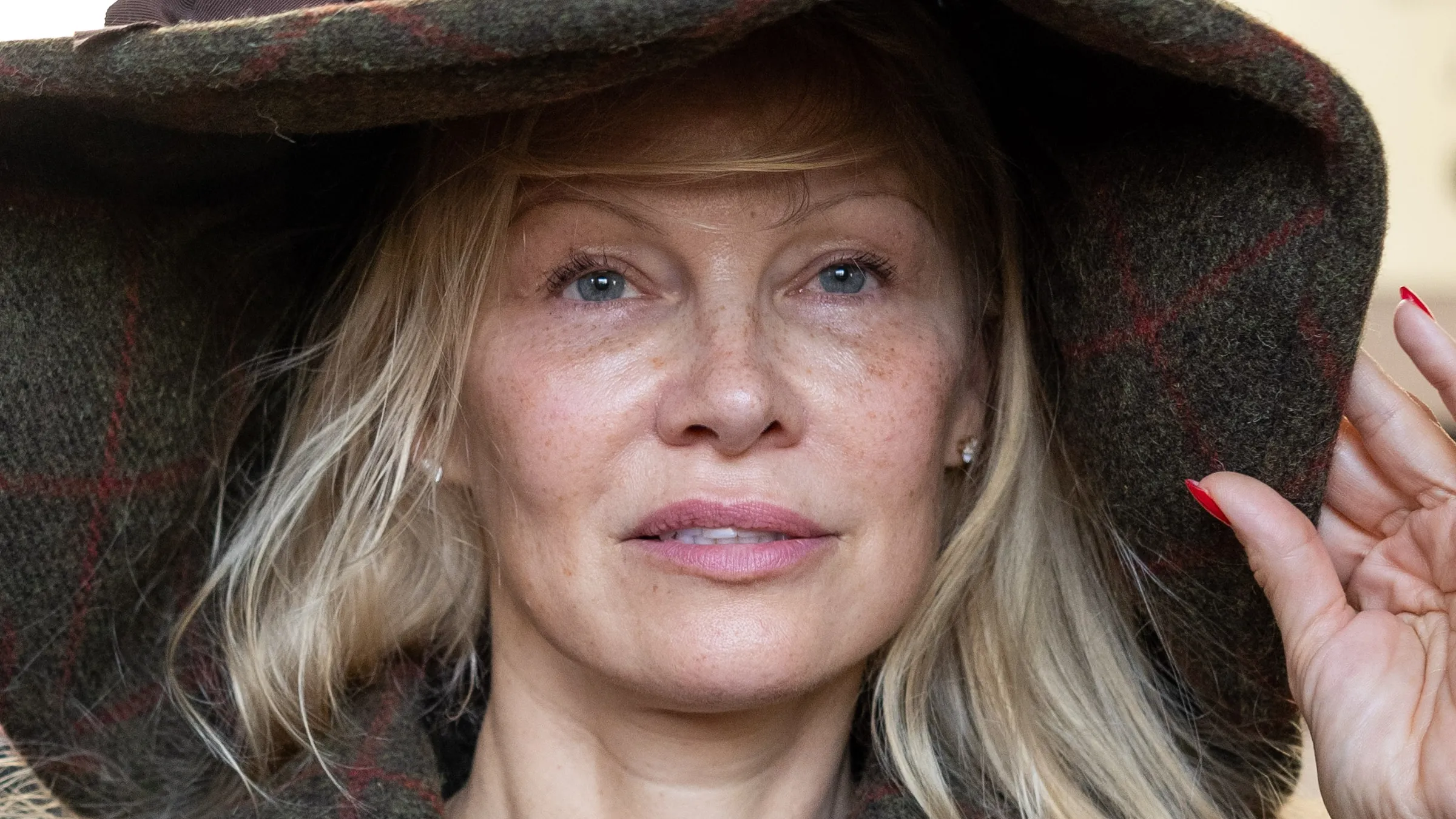 Pamela Anderson’s Bold Make-Up Free Statement at Paris Fashion Week