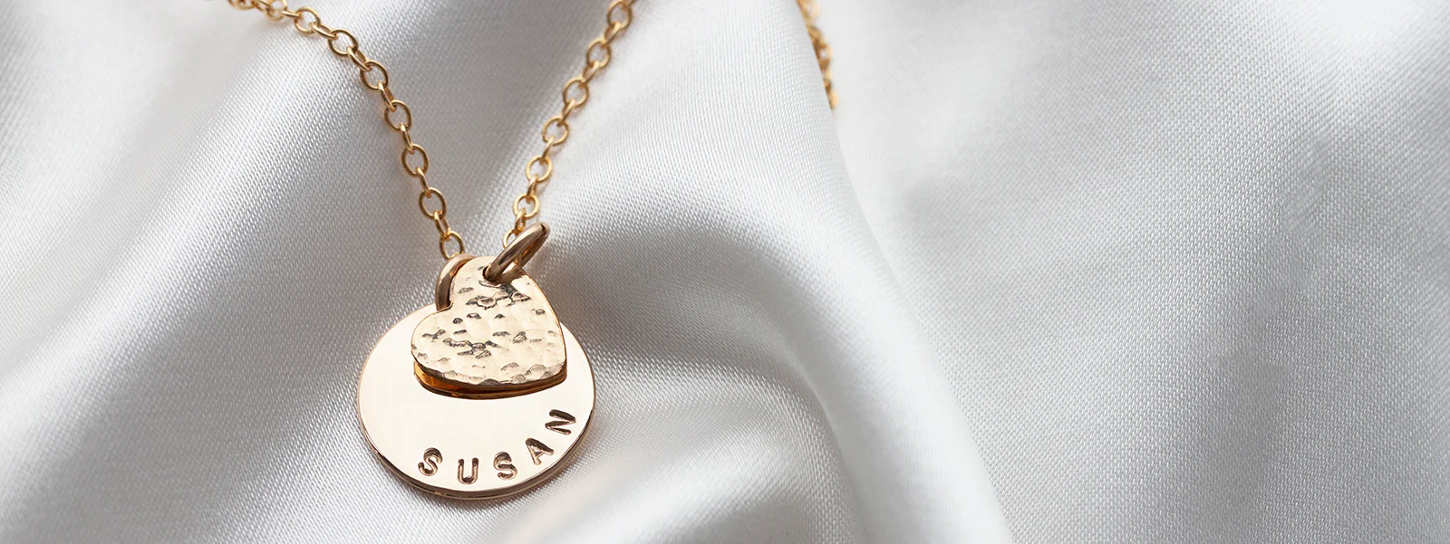 Mom Bracelets: The Timeless Gift That Says “I Love You”