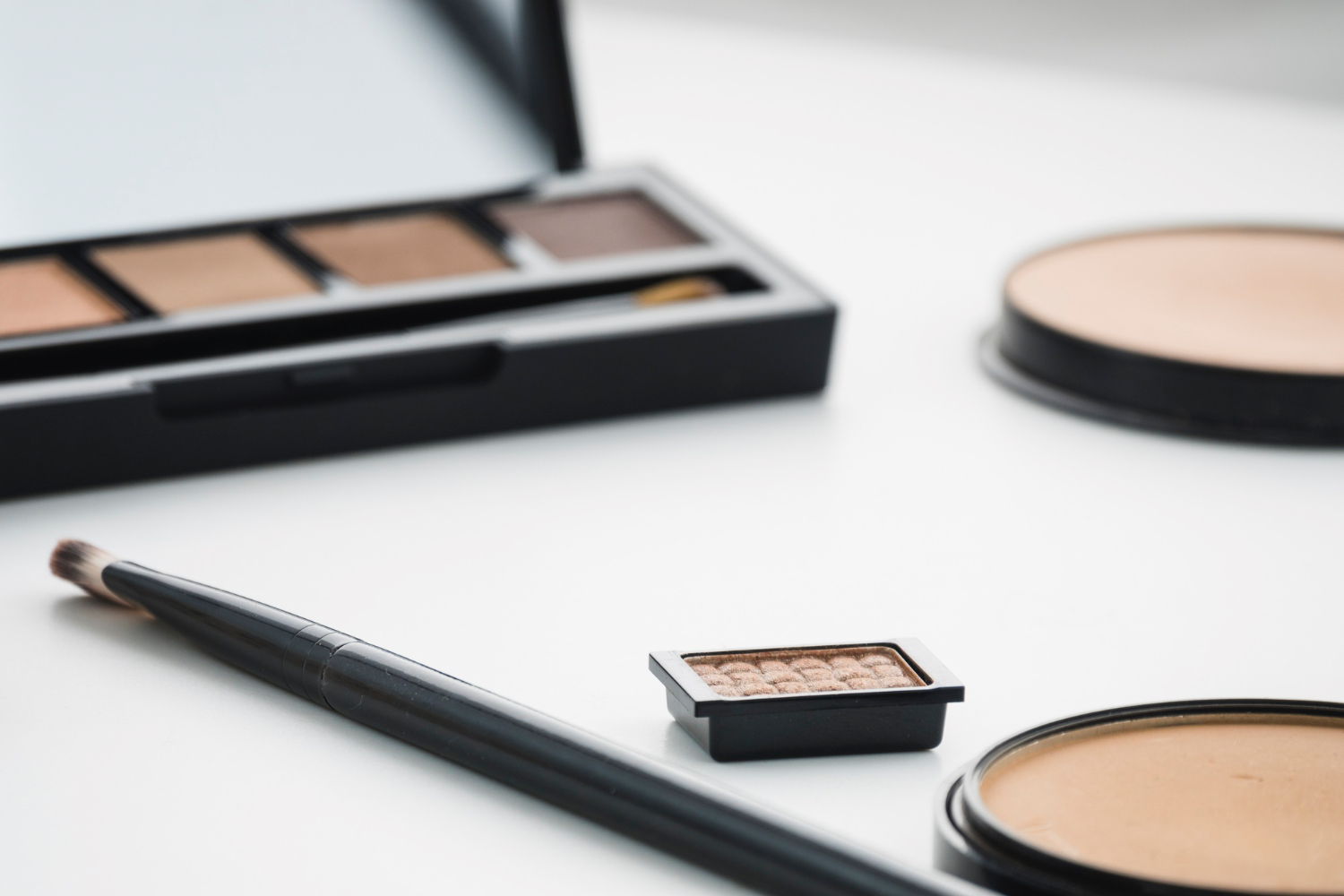 Embracing My Journey to Natural Beauty: Unveiling the Transformative Power of Minimalist Makeup for Radiant Confidence