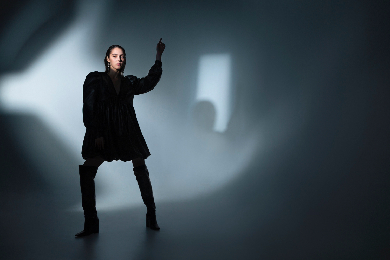 Embracing Futuristic Minimalism: The Harmonious Blend of Technology and Simplicity Transforming Fashion in 2025