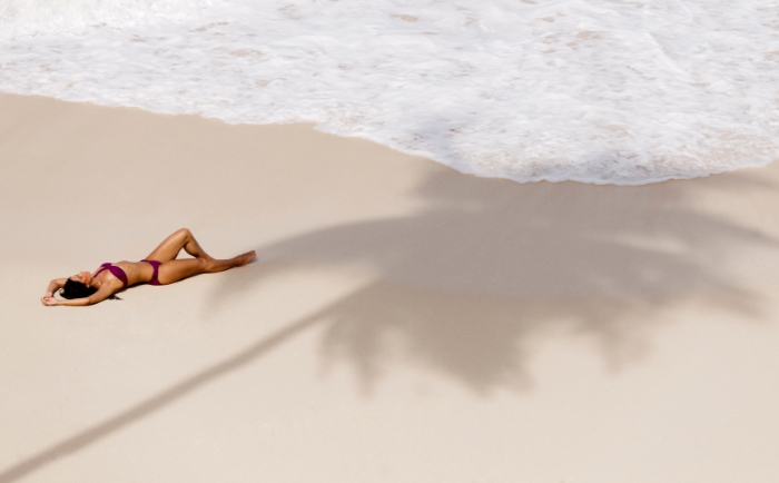 Discover the Magic of Bronzing Cosmetics: Achieve a Radiant Tan Better Than the Sun Without the Harmful Rays!