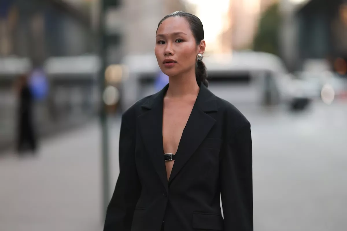 Embrace Timeless Elegance: Why the Black Blazer is Your Essential Capsule Wardrobe Classic for Fall 2025
