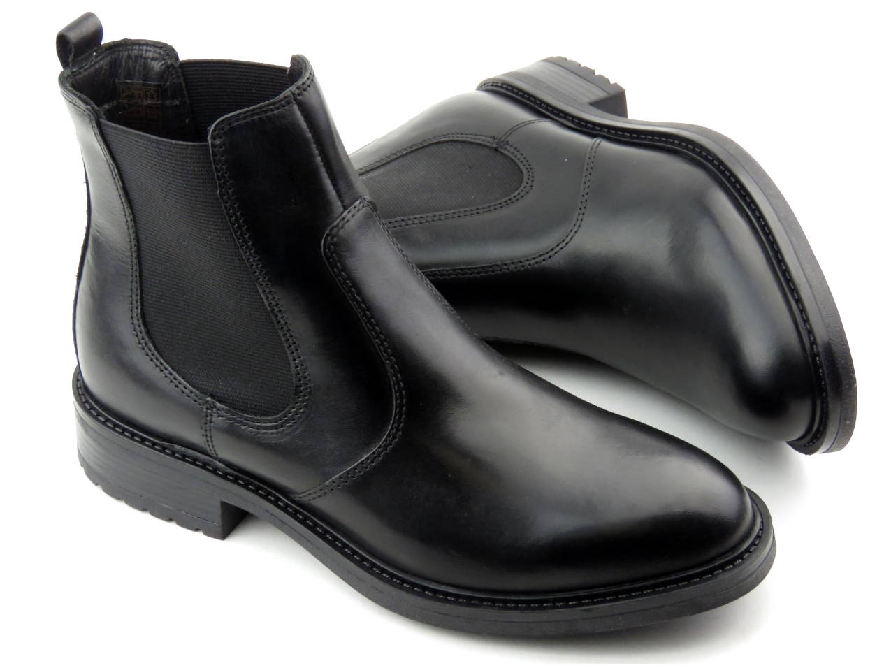 Chelsea Boots in Winter 2025/26 – How to Wear This Timeless Classic?