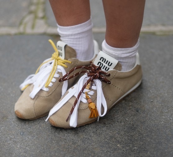 How to style sneakers with elegant dresses in 2026?