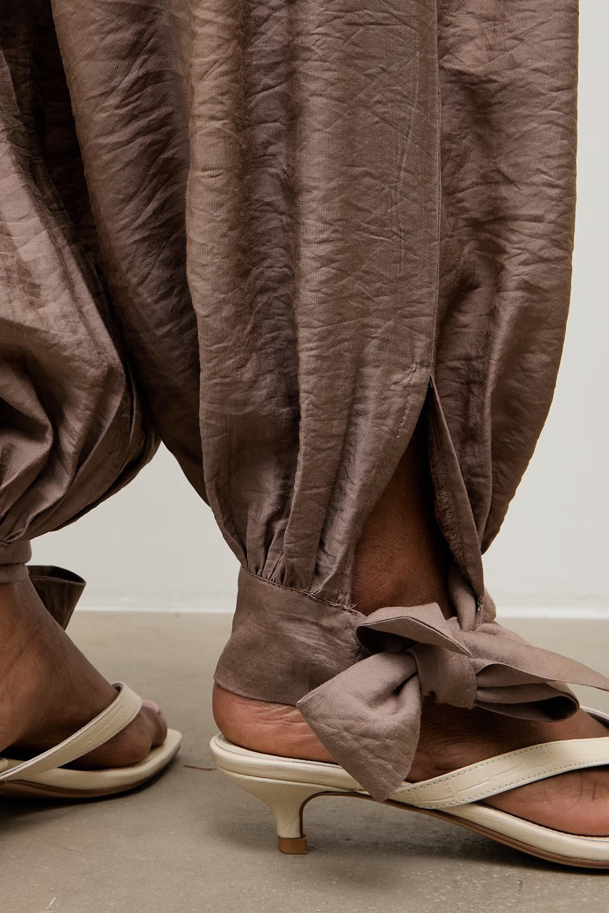 Tie-ankle trousers – how to wear this trendy style in summer?