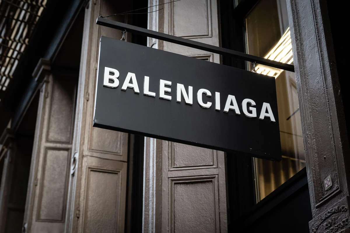 Balenciaga Haute Couture Fall-Winter 2024/2025: Material Fatigue – A Triumph of Avant-Garde and Tradition