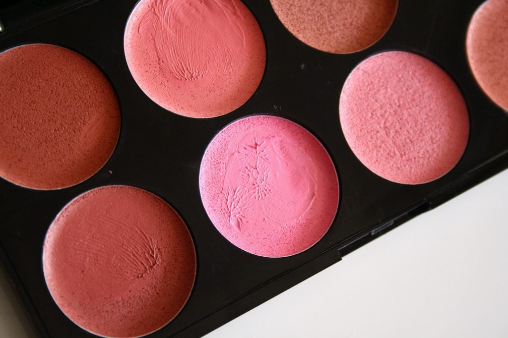 Blusher – A Must Have in Every Cosmetic Bag